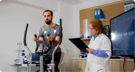 Bachelor of Exercise Science and Psychological Science supporting a patient